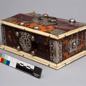 H.F. Du Pont's tortoiseshell box at Winterthur that was most definitely not British